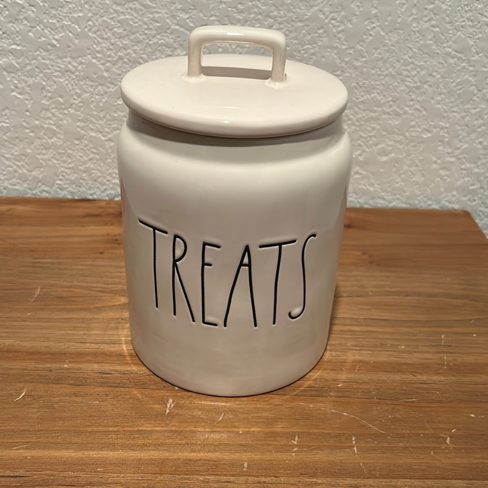 Rae Dunn*TREATS*Fresh Seal 7.5"Jar